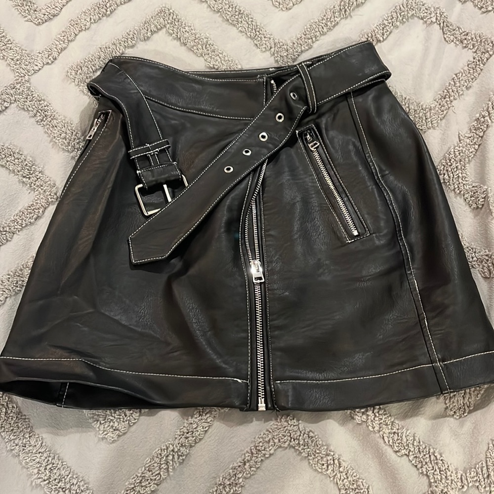 Topshop black leather skirt! Looks so cute on